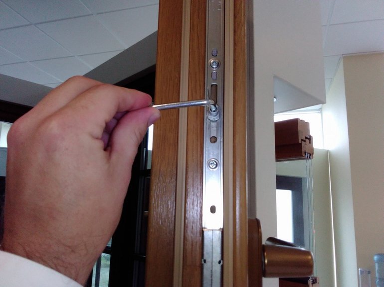 Réglage des fenêtres en plastique hiver été