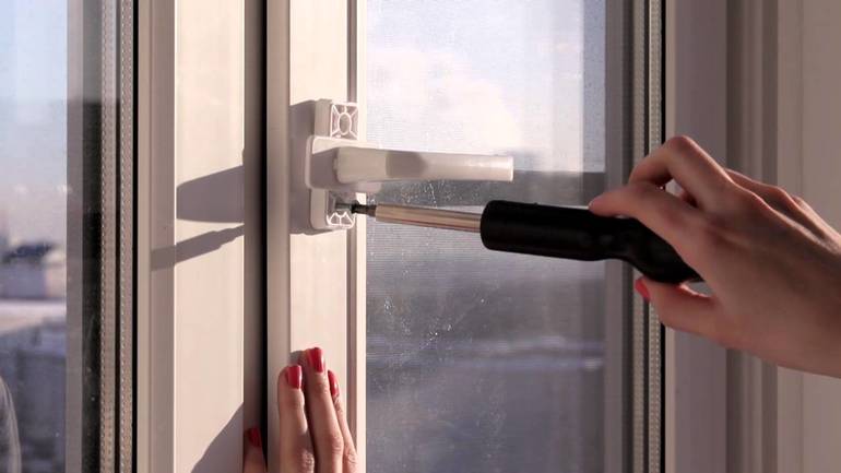 Réglage hiver été des fenêtres à double vitrage pour l