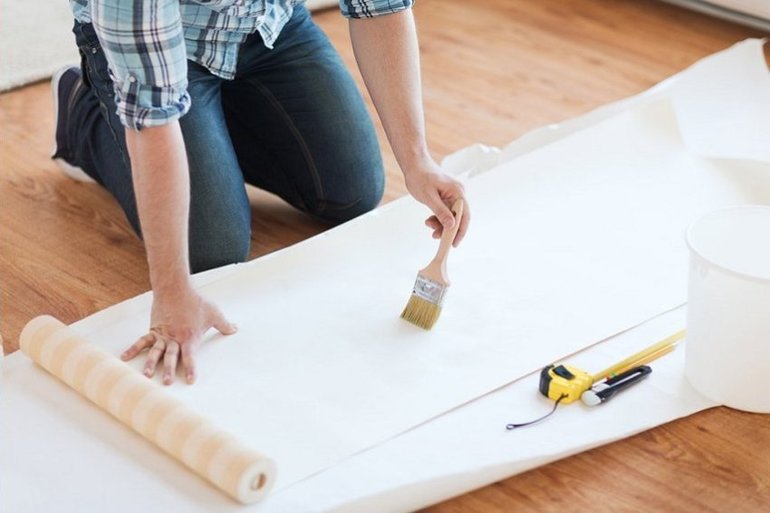 comment coller des papiers peints à base de vinyle