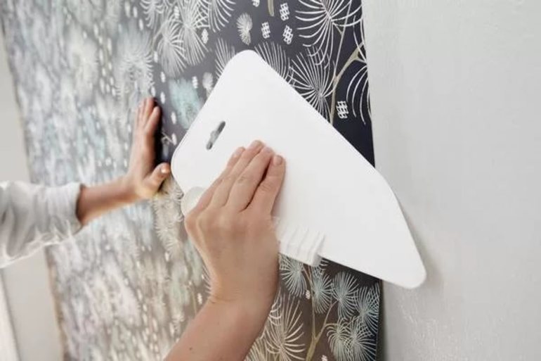  comment coller du papier peint en vinyle