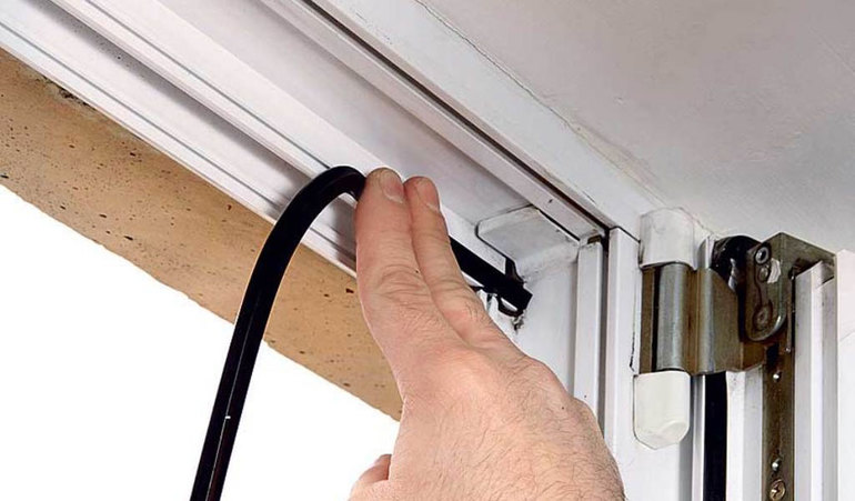 Remplacement des joints en caoutchouc des fenêtres en plastique