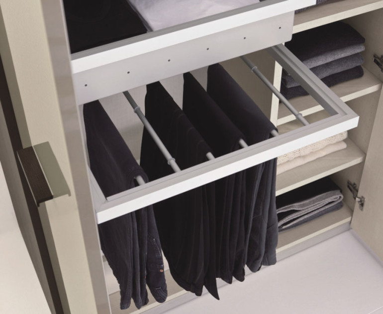 Choisissez l'intérieur du placard