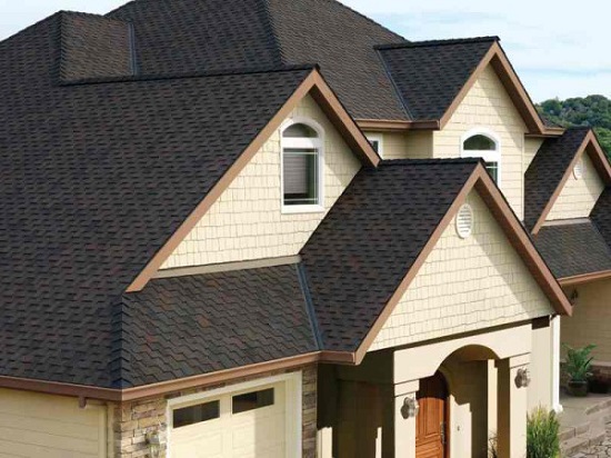 Toit en pente avec toits Toit en pente avec toits