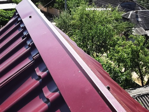 Patin pour toiture en carton ondulé Patin pour toiture en carton ondulé