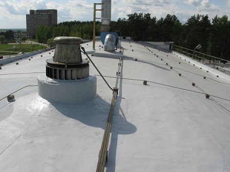 Toit recouvert de mastic bitumineux Toit recouvert de mastic bitumineux