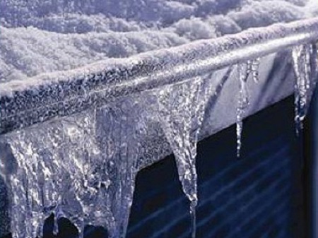 Glace sur les gouttières Glace sur les gouttières