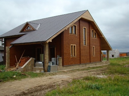 Maison au toit à pignon Maison au toit à pignon
