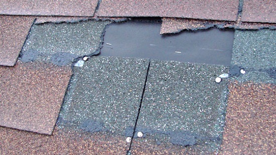 Réparation d'une tuile bitumineuse Réparation d'une tuile bitumineuse