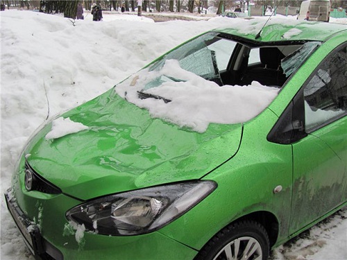 Les conséquences de la chute de neige du toit Les conséquences de la chute de neige du toit