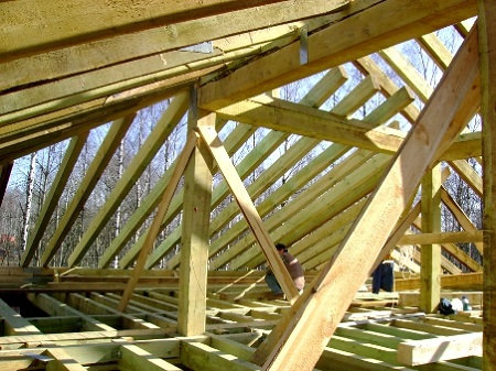 Un toit complexe a un système de toit plus complexe Un toit complexe a un système de toit plus complexe