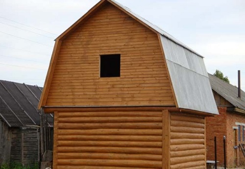 Vue générale du toit cassé Vue générale du toit cassé