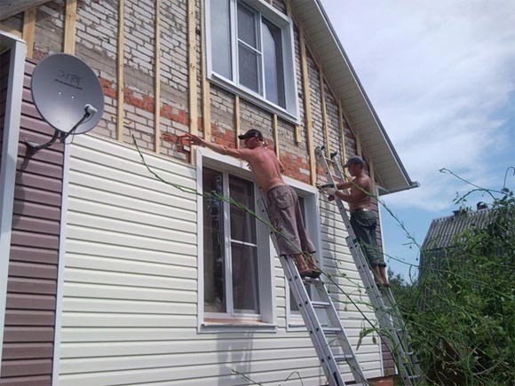 Fronton de brique: décoration