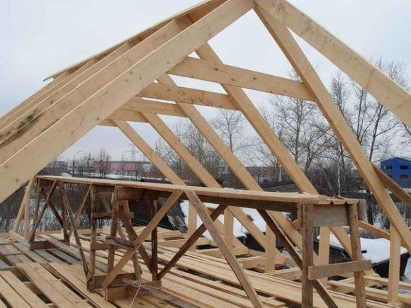 Toit de protection: début de la construction