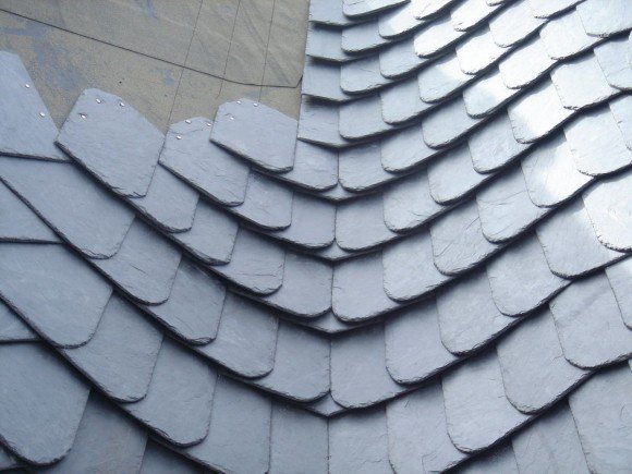 Pose d'ardoise de toit