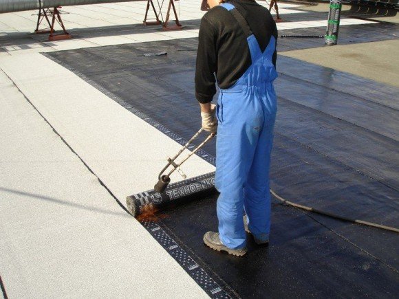 Pose d'un toit souple