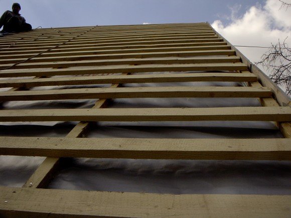 Pose du pare-brise dans la caisse de toit