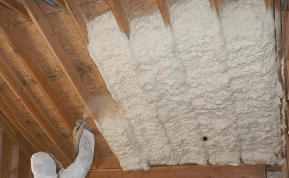 Mousse de polyuréthane pulvérisable