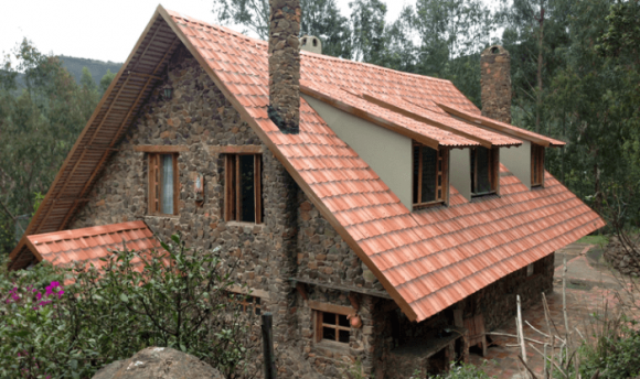 Maison avec un beau toit