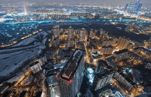 Vue depuis le toit de la maison sur Mosfilmovskaya