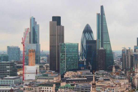 Vue depuis le pont d'observation Pauls Cathedral à Londres