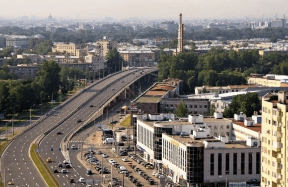Vue depuis le toit du complexe résidentiel Bogatyrsky à Saint-Pétersbourg