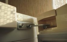 la porte du réfrigérateur ne ferme pas bien