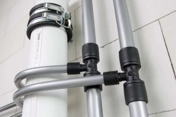 Comment économiser sur le remplacement des tuyaux