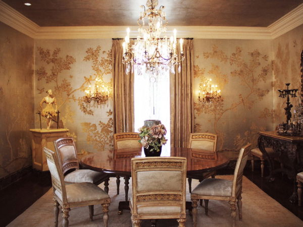 De l'or sur le papier peint